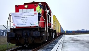 erster Zug des Trilogiports