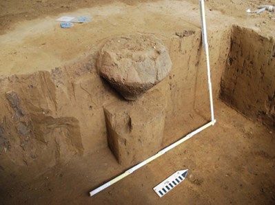 Fig. 2 : Trilogiport. Nécropole à incinération. Urne funéraire.