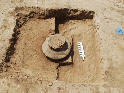 Fig. 1: Trilogiport. Nécropole à incinération. Urne funéraire.